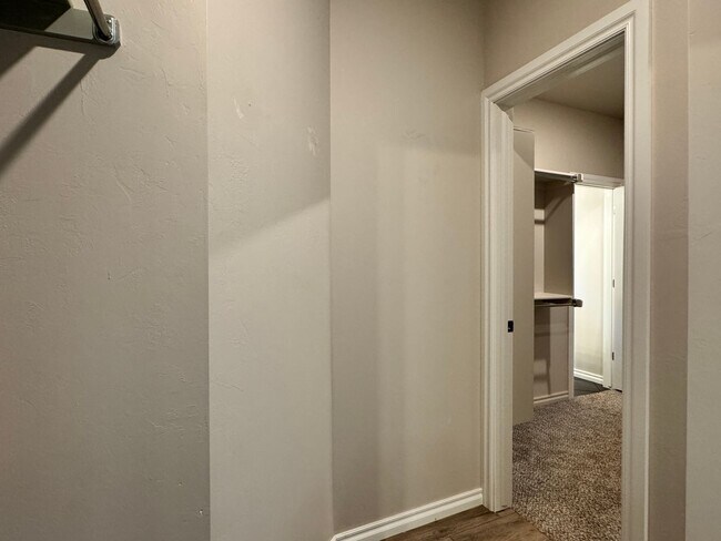 Building Photo - Spacious 3-Bedroom Home with Designer Kitc...
