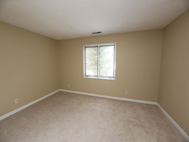 Building Photo - 4908 Pine Cone Dr