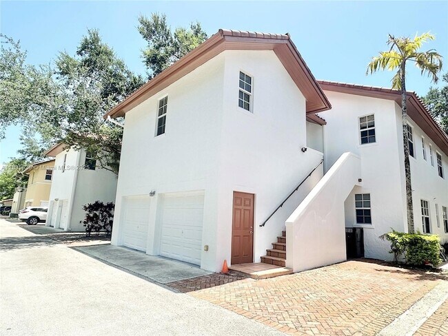 Building Photo - 483 Menendez Ave