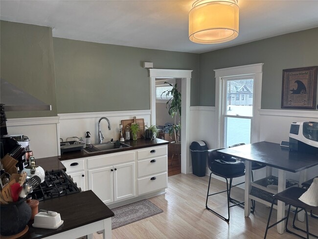 Building Photo - 52 Vine St