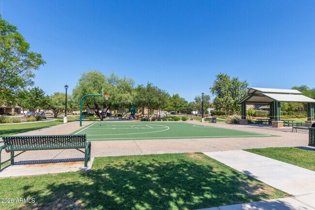 Building Photo - 2233 E Huntington Dr