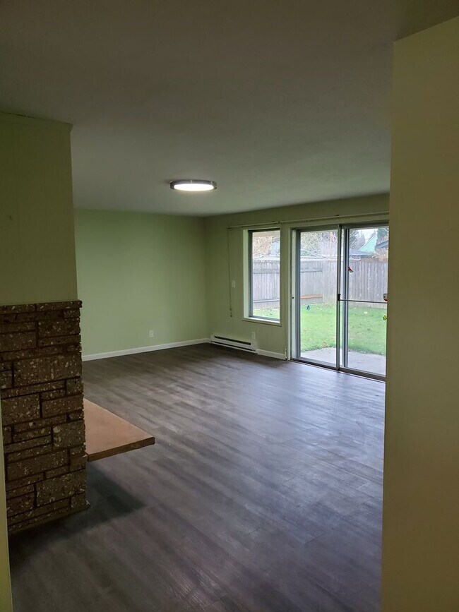 Building Photo - 3bd/1.5ba Completely Remodeled House with ...