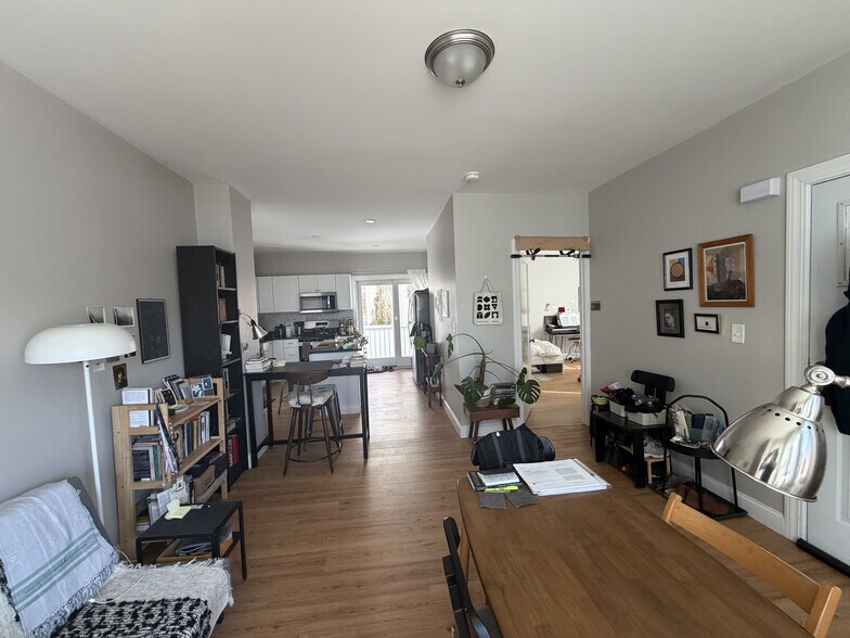 Building Photo - 28 Adams St