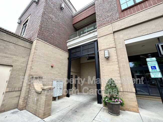Primary Photo - 3920 Sharon Rd