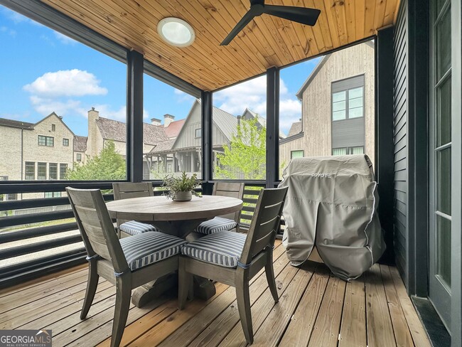 Building Photo - 300 Mado Ln