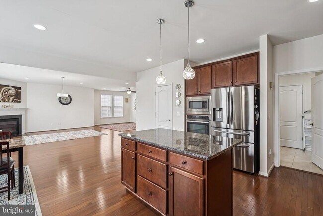 Building Photo - 41741 Stonecutter St