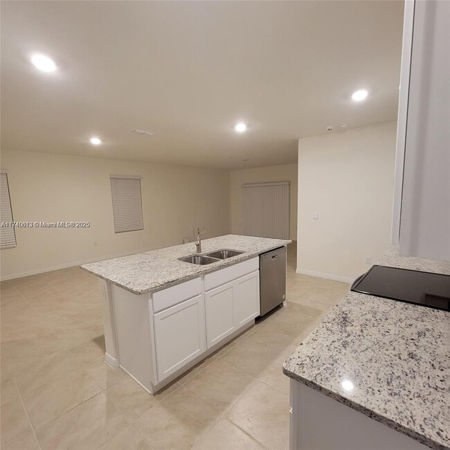Building Photo - 3464 Sandalwood Dr
