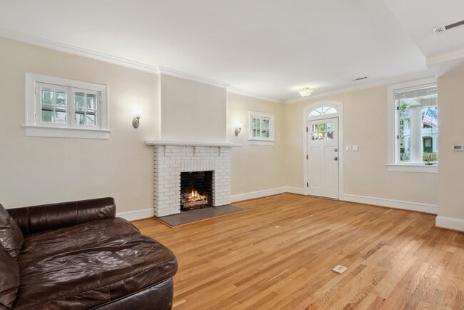 Building Photo - 317 W College Ter