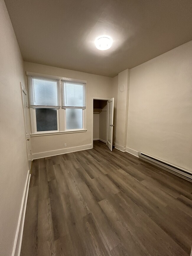 Building Photo - 1BD/1BA in Central Chinatown/FiDi Location