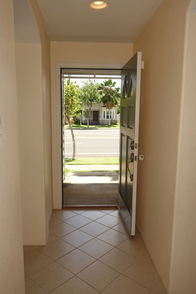 Building Photo - Available Now!  Beautiful 4 BD / 3 BA House in Ocean Pointe!