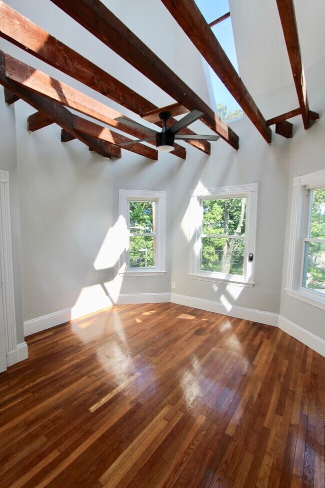 Primary Photo - Gorgeous Dorchester 4bed/2ba