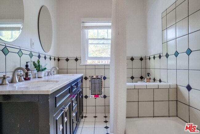 Building Photo - 2154 Willetta Ave N