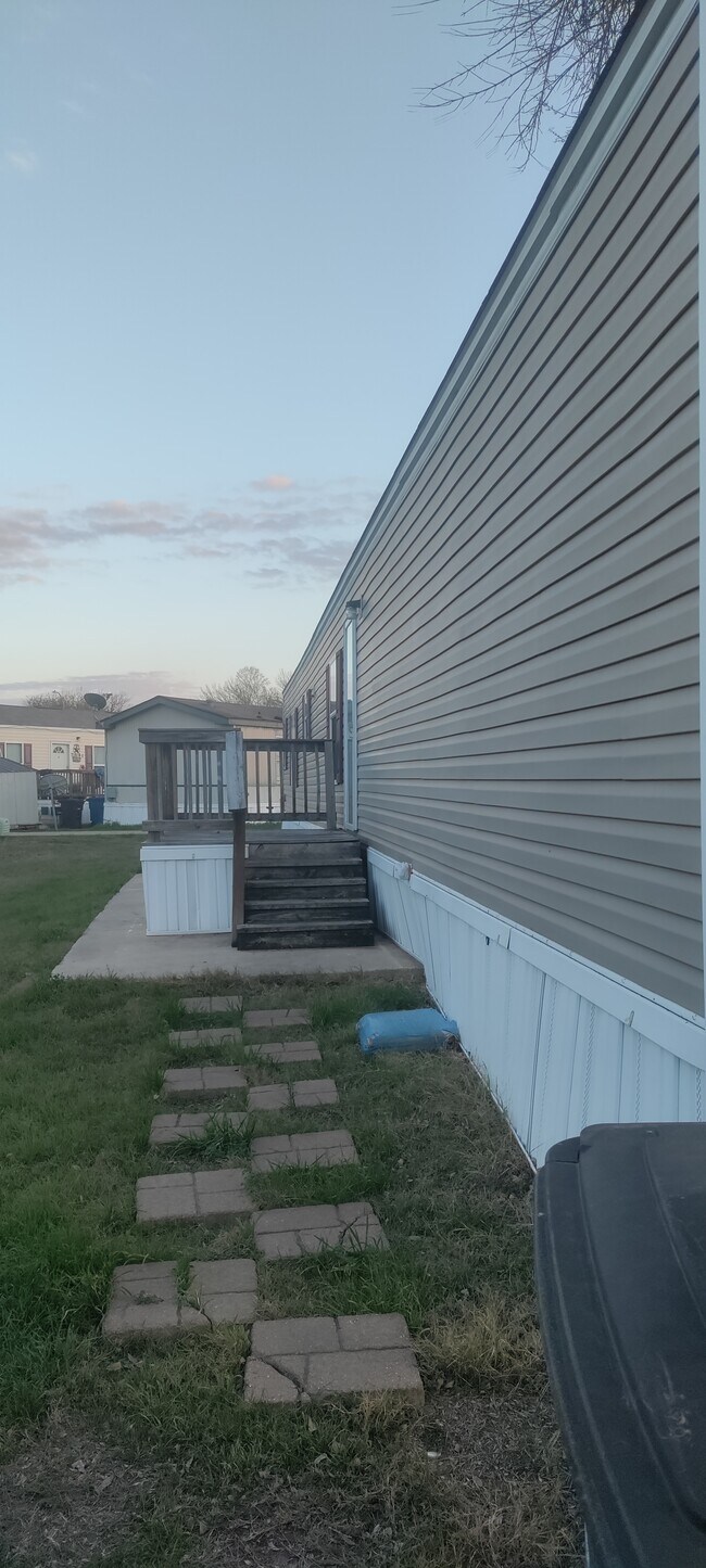 Building Photo - 8622 S Zarzamora St