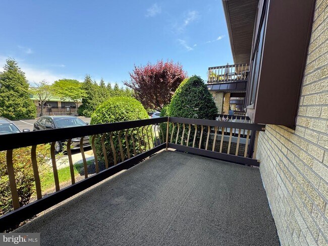 Building Photo - 10201 Bustleton Ave