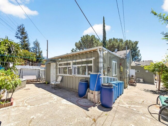 Building Photo - 2755 Sanborn Ave