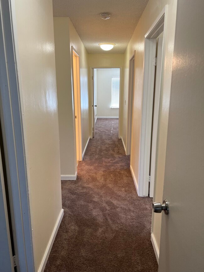 Building Photo - 1879 Pheasant Dr