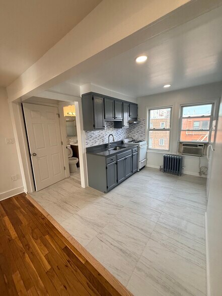 Building Photo - 2051 33rd St