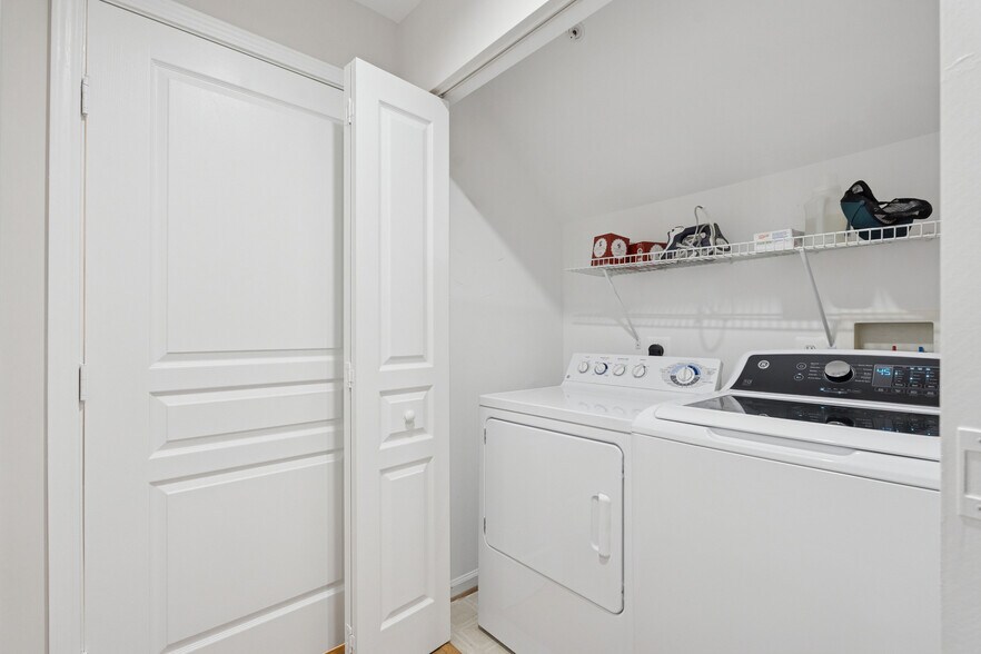 Main level laundry w full size machines - 12000 Market St