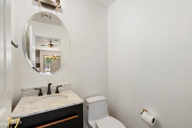 Building Photo - 1925 W Olive Way