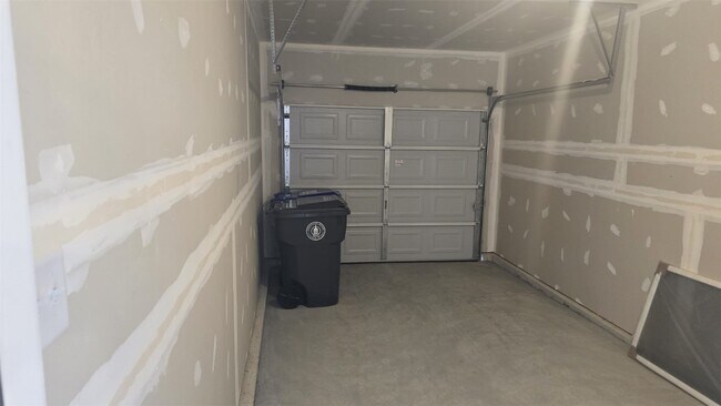 Building Photo - 431 Sunset Hollow Drive