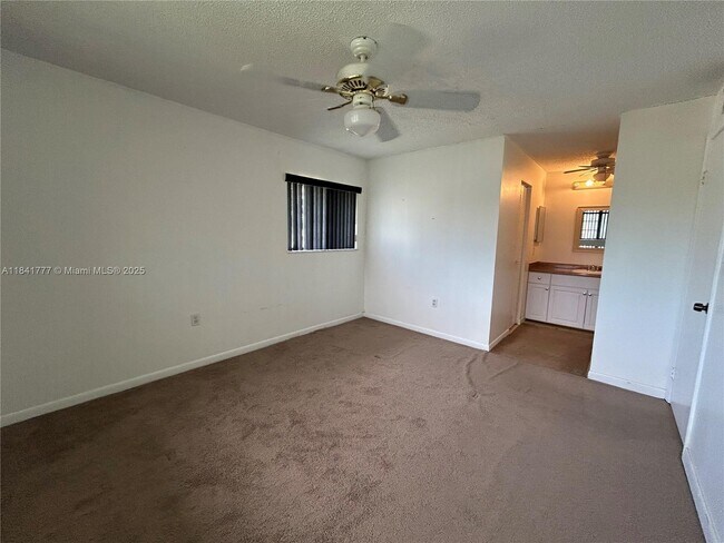 Building Photo - 468 NE 206th Ln