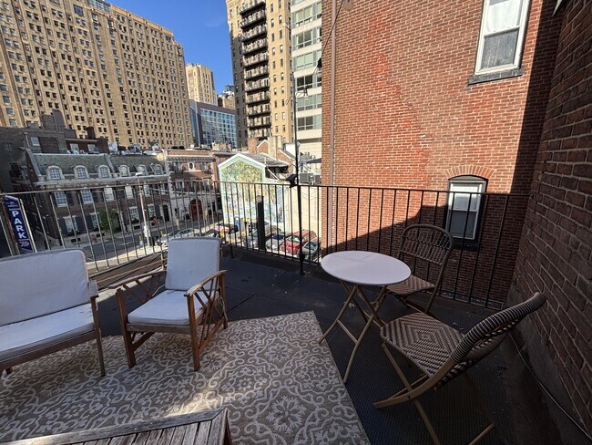 Building Photo - 1725 Spruce St