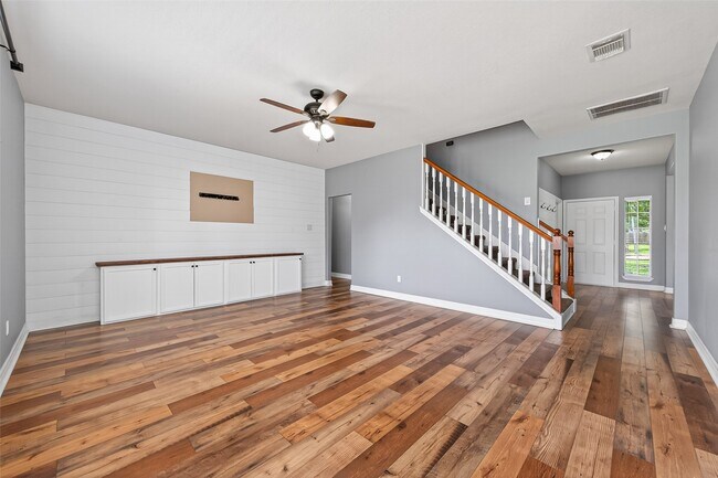 Building Photo - 232 Doncaster