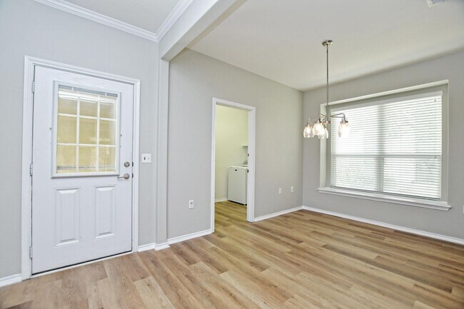 Building Photo - 313 Essex Ln
