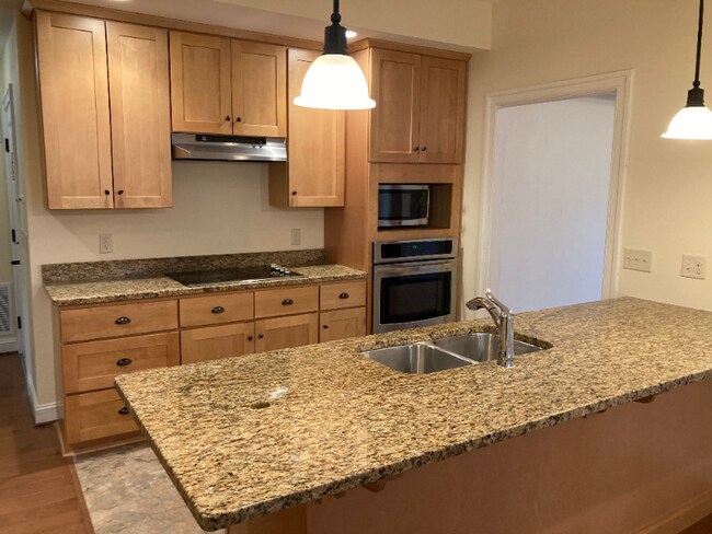 Building Photo - 2539 Greenport Dr