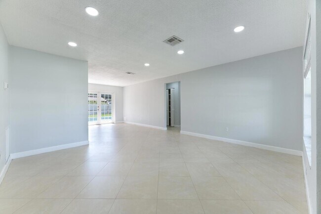 Building Photo - 3554 NW 25th Terrace