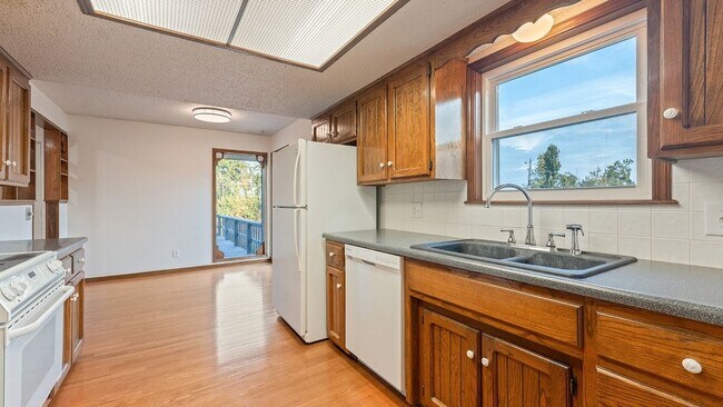 Building Photo - 403 S 37th St