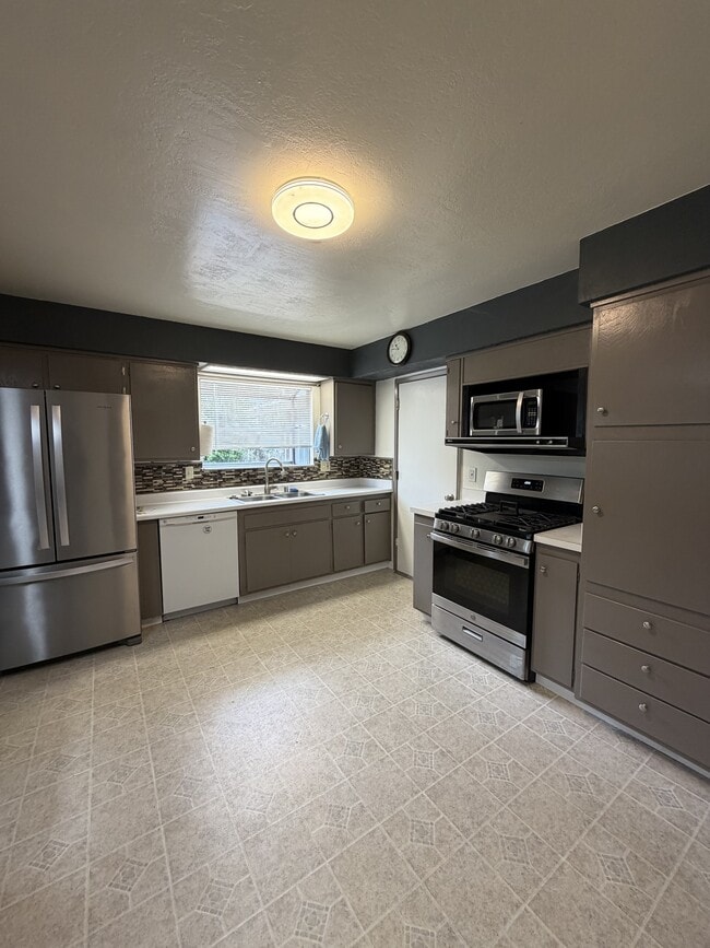 Building Photo - 2409 Pomo Ct