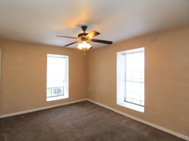 Building Photo - Bayfront Living Minutes from Downtown, NAS...