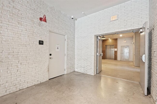 Building Photo - 4361 S Congress Ave