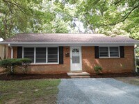Building Photo - Charming Chapel Hill Cottage Near UNC with Spacious Backyard