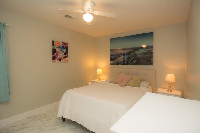 Building Photo - 16933 Scenic Knoll