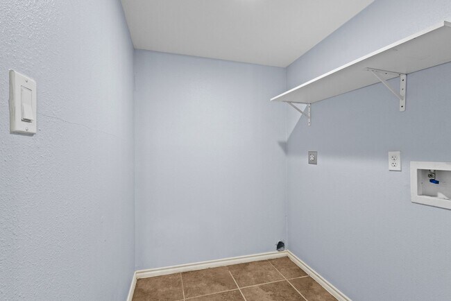 Building Photo - 218 W Williamson Ave