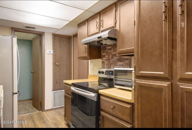 Building Photo - 200 Lodge Dr