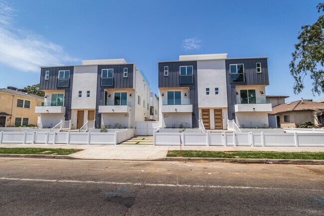 Building Photo - 4293 Tujunga Ave