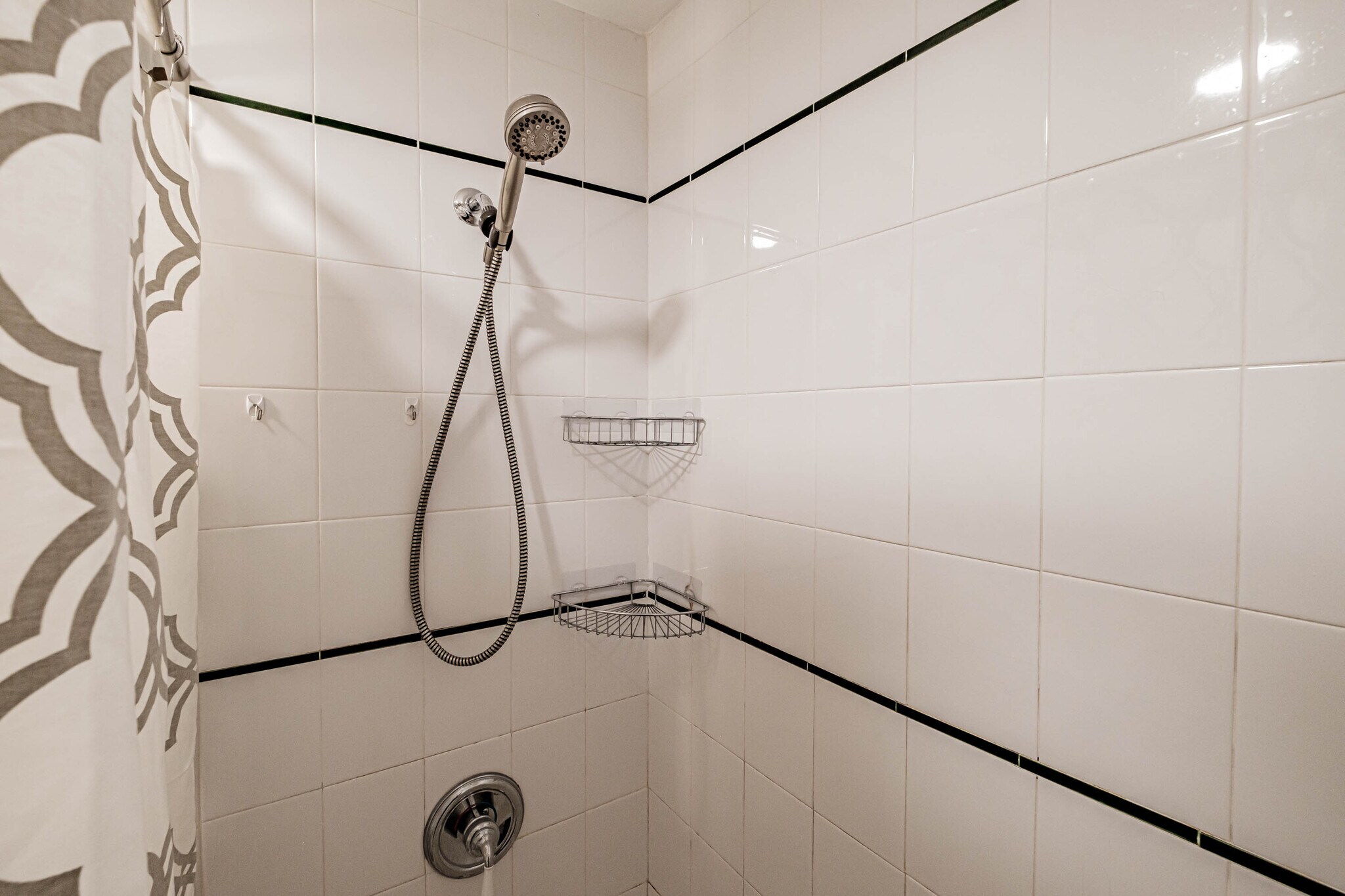 Building Photo - 197 Pine St