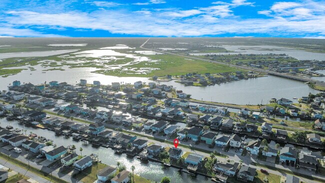 Building Photo - Waterfront Rental