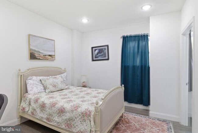 Building Photo - 925 N Broad St