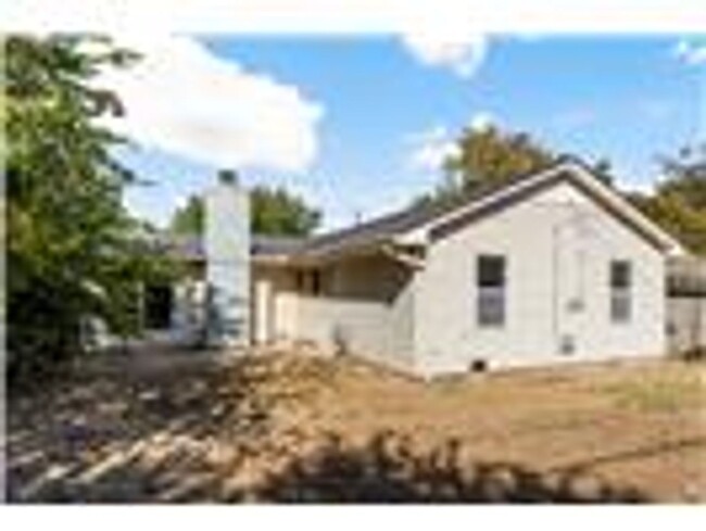 Building Photo - Beautifully Renovated 3-Bed, 2-Bath Home i...