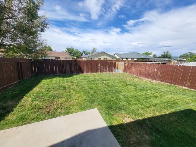 Building Photo - WAG0780>