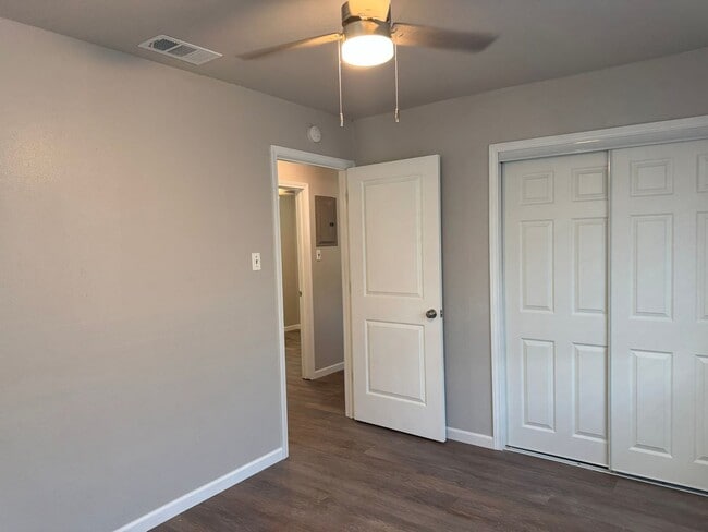 Building Photo - 226 Park Ln