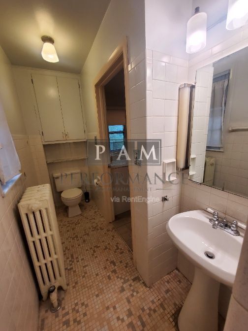 Building Photo - 919 E Brady St