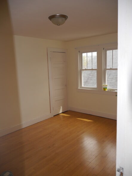 Building Photo - 1533 N 50th Pl