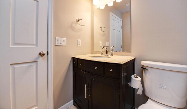 Building Photo - 746 Beech St