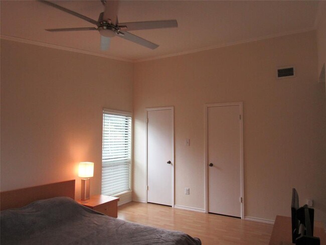Building Photo - 2425 Augusta Dr