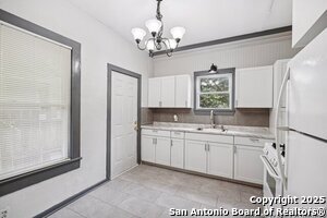 Building Photo - 531 W Gramercy Pl